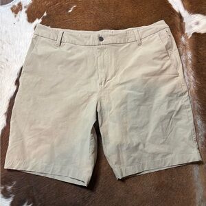 Lululemon Men’s ABC shorts khaki